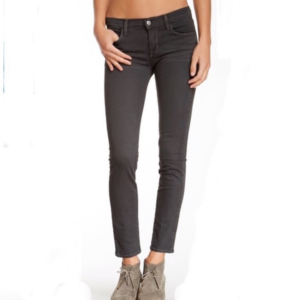 J Brand Skinny Leg Jeans in Dare